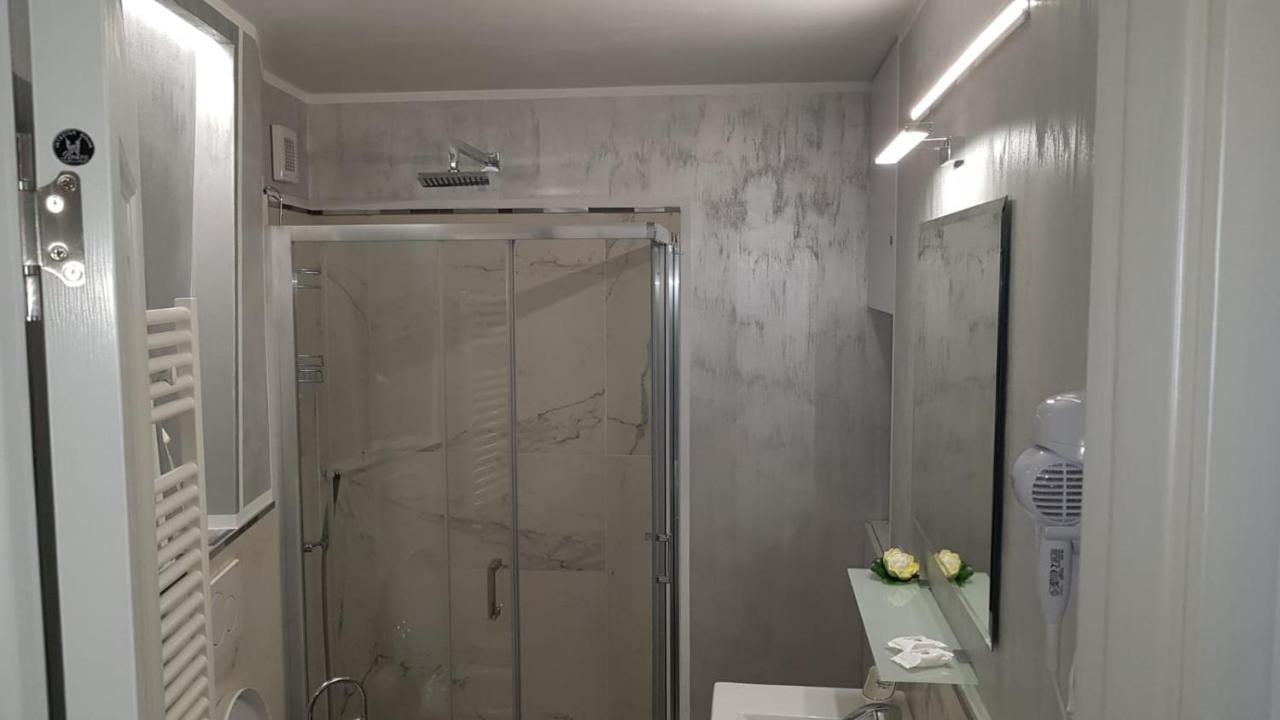 Water Lily Apartment - Self Check-In オラデア エクステリア 写真
